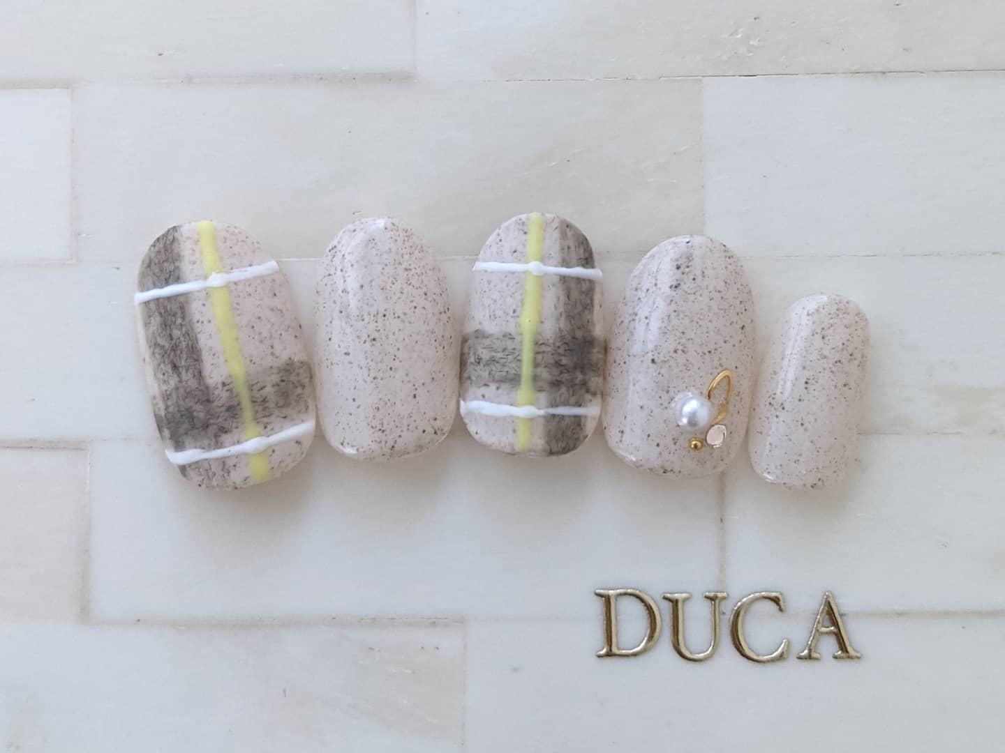 冬チェック#duca #nail #nails #naildesign #gelnails #nailsalon #wax #waxingsalon #threading #ネイル #ネイルサロン #ジェルネイル #ネイルデザイン #ネイルアート #冬ネイル #チェックネイル #サンドジェルネイル #ワックス #脱毛 #糸脱毛 #ハーブピーリング #志木ネイルサロン #新座ネイルサロン #志木 #新座