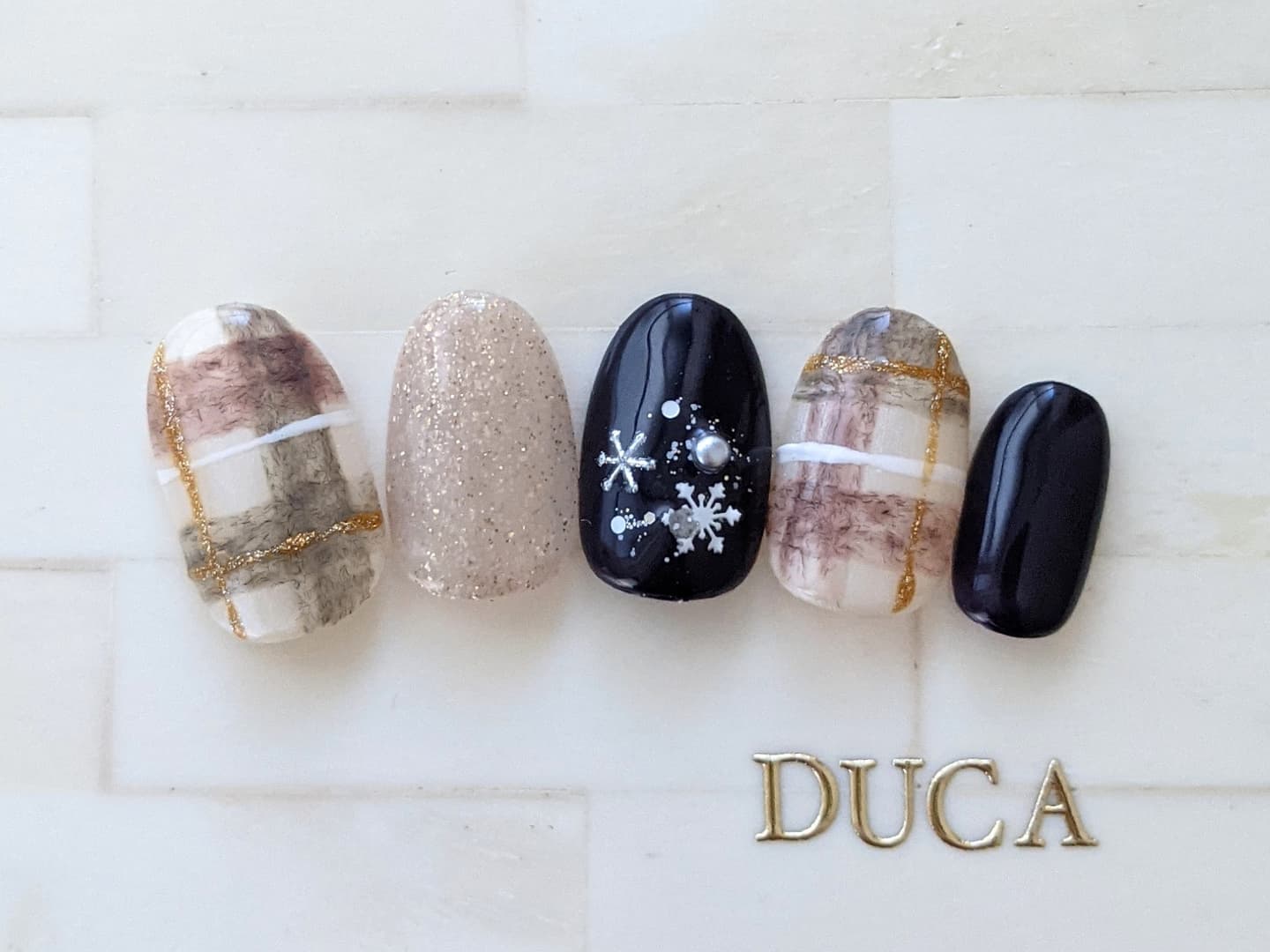 メリークリスマス#duca #nail #nails #naildesign #gelnails #nailsalon #wax #waxingsalon #threading #ネイル #ネイルサロン #ジェルネイル #ネイルデザイン #ネイルアート #雪の結晶ネイル #冬ネイル #チェックネイル #ワックス #脱毛 #糸脱毛 #ハーブピーリング #志木ネイルサロン #新座ネイルサロン #志木 #新座