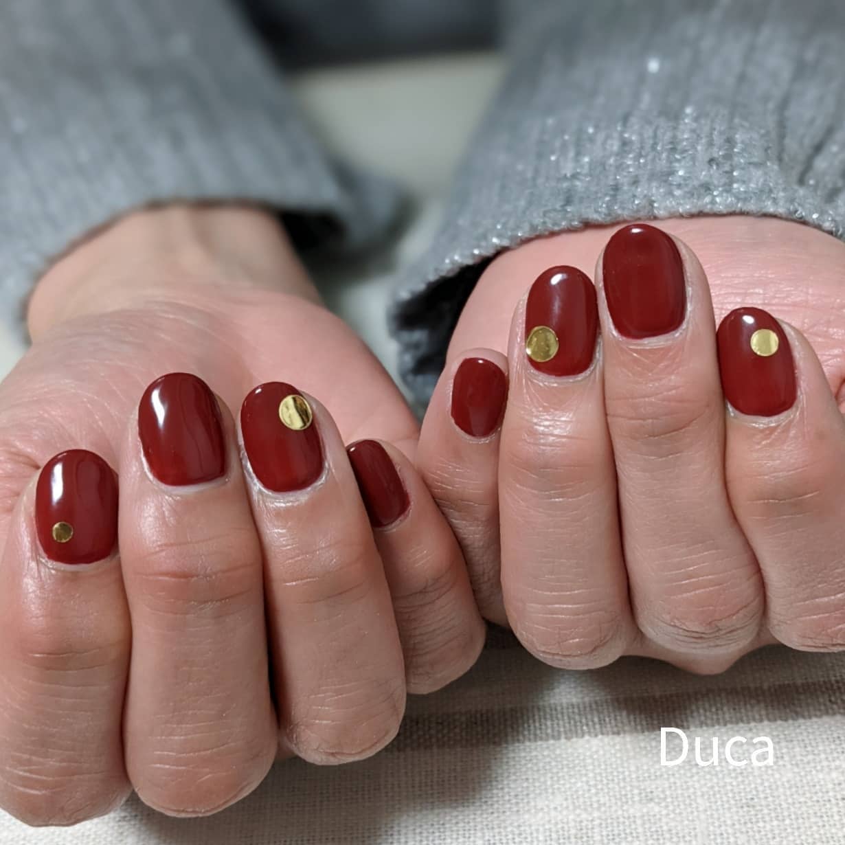 深み赤×ゴールド○#duca #nail #nails #naildesign #gelnails #nailsalon #wax #waxingsalon #threading #ネイル #ネイルサロン #ジェルネイル #ネイルデザイン #ネイルアート #ワンカラー #ワンカラーネイル #赤ネイル #ワックス #脱毛 #糸脱毛 #ハーブピーリング #志木ネイルサロン #新座ネイルサロン #志木 #新座